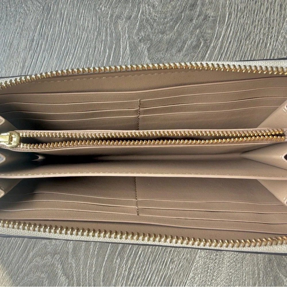 Coach White Embossed Wallet - Picture 8 of 12